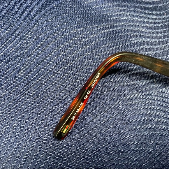 Tommy Hilfiger Prescription Glasses with Case and Cleaning Cloth - Picture 9 of 9